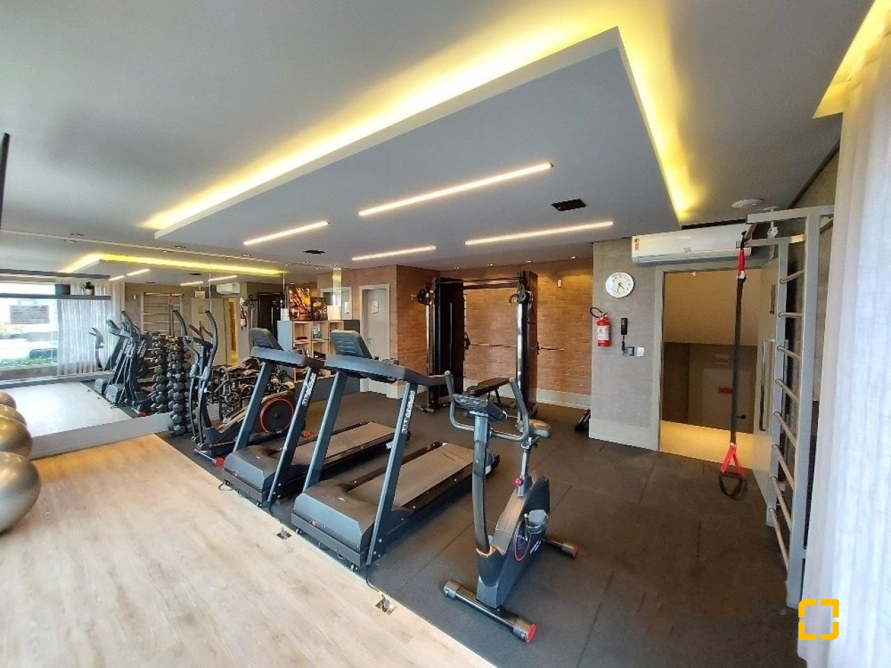 Apartamento com 107m², 3 quartos (sendo 1 suíte), 2 garagens, no bairro Campinas em São José