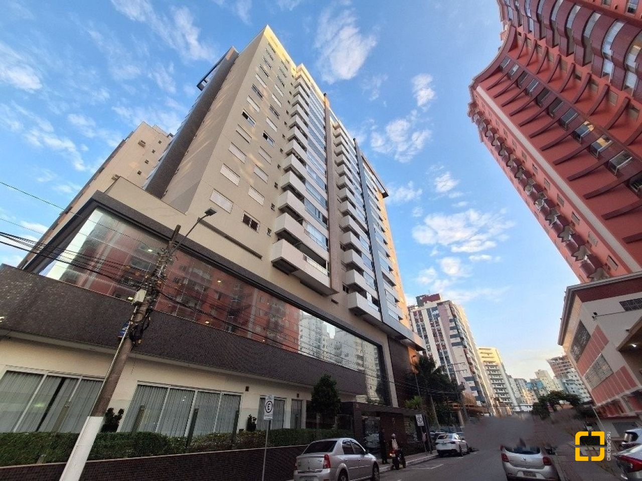 Apartamento com 107m², 3 quartos (sendo 1 suíte), 2 garagens, no bairro Campinas em São José