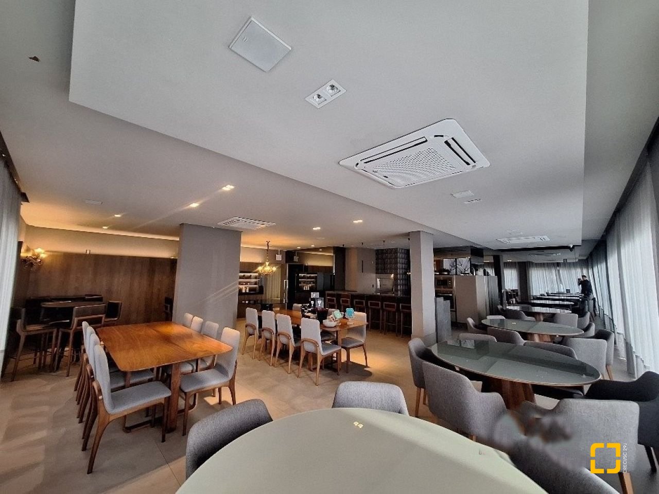 Apartamento com 107m², 3 quartos (sendo 1 suíte), 2 garagens, no bairro Campinas em São José