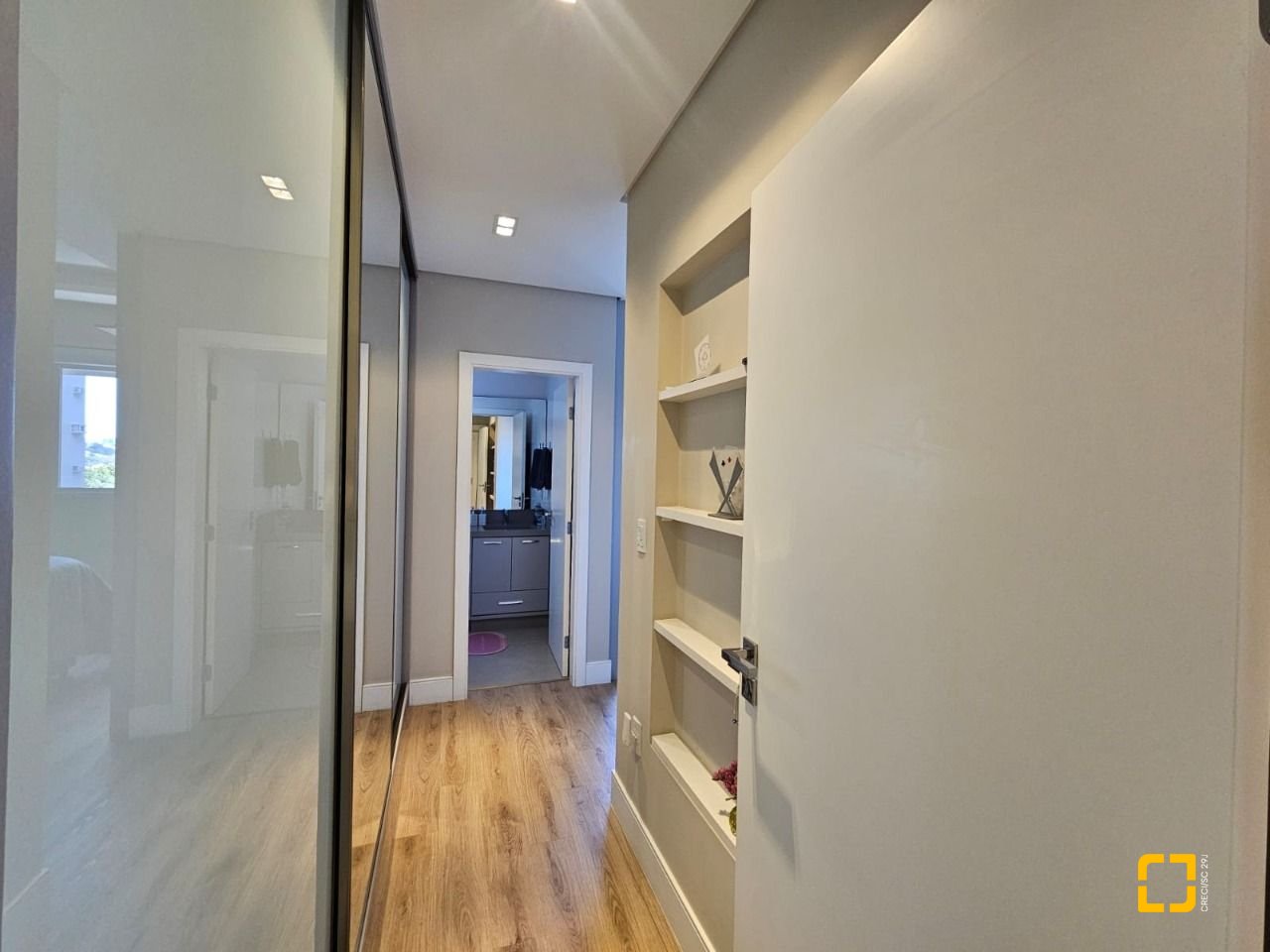 Apartamento com 107m², 3 quartos (sendo 1 suíte), 2 garagens, no bairro Campinas em São José