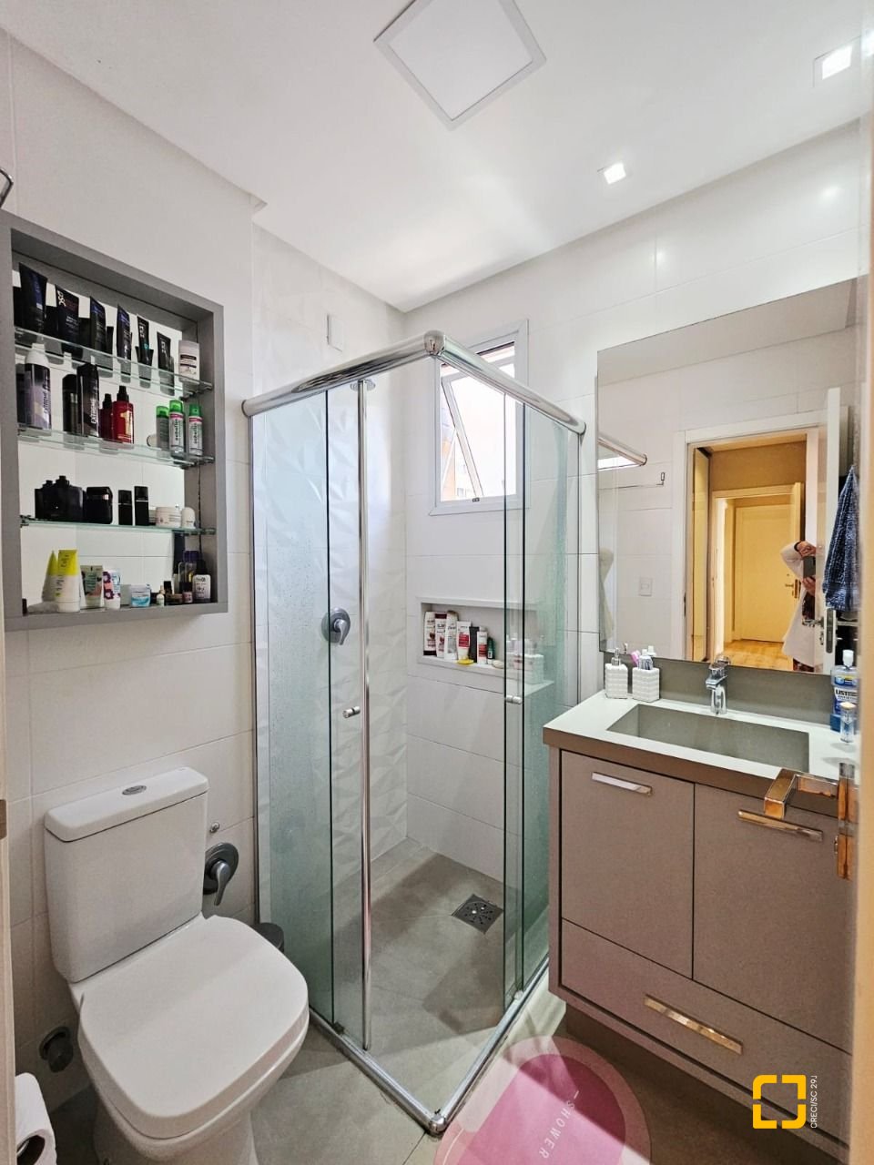Apartamento com 107m², 3 quartos (sendo 1 suíte), 2 garagens, no bairro Campinas em São José