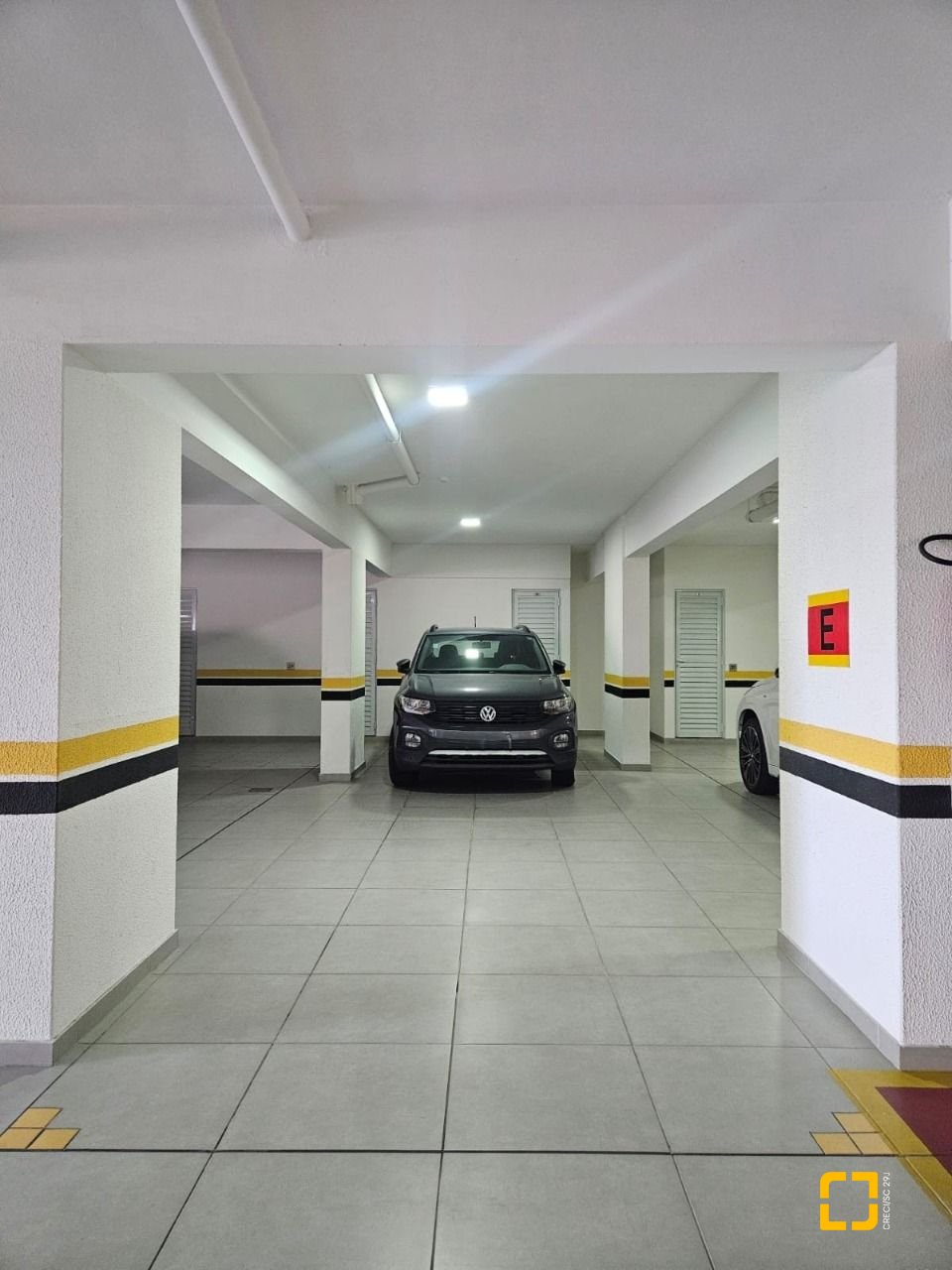 Apartamento com 107m², 3 quartos (sendo 1 suíte), 2 garagens, no bairro Campinas em São José