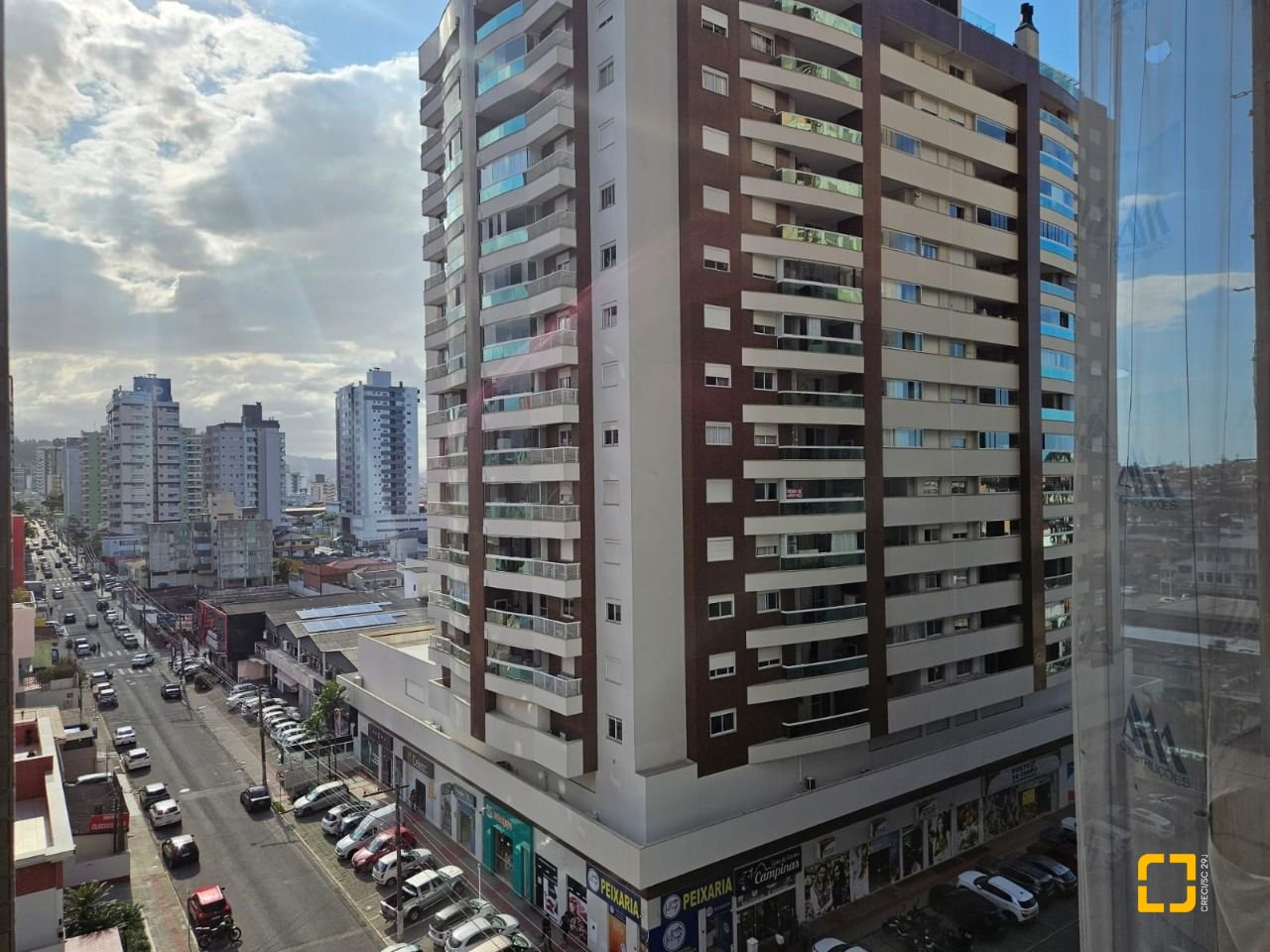 Apartamento com 107m², 3 quartos (sendo 1 suíte), 2 garagens, no bairro Campinas em São José