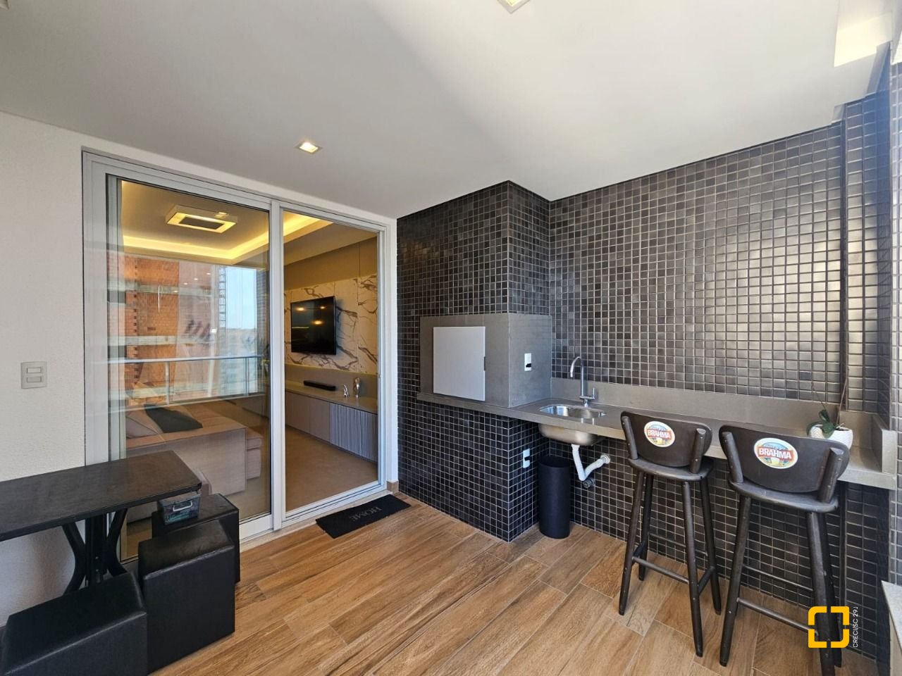 Apartamento com 107m², 3 quartos (sendo 1 suíte), 2 garagens, no bairro Campinas em São José