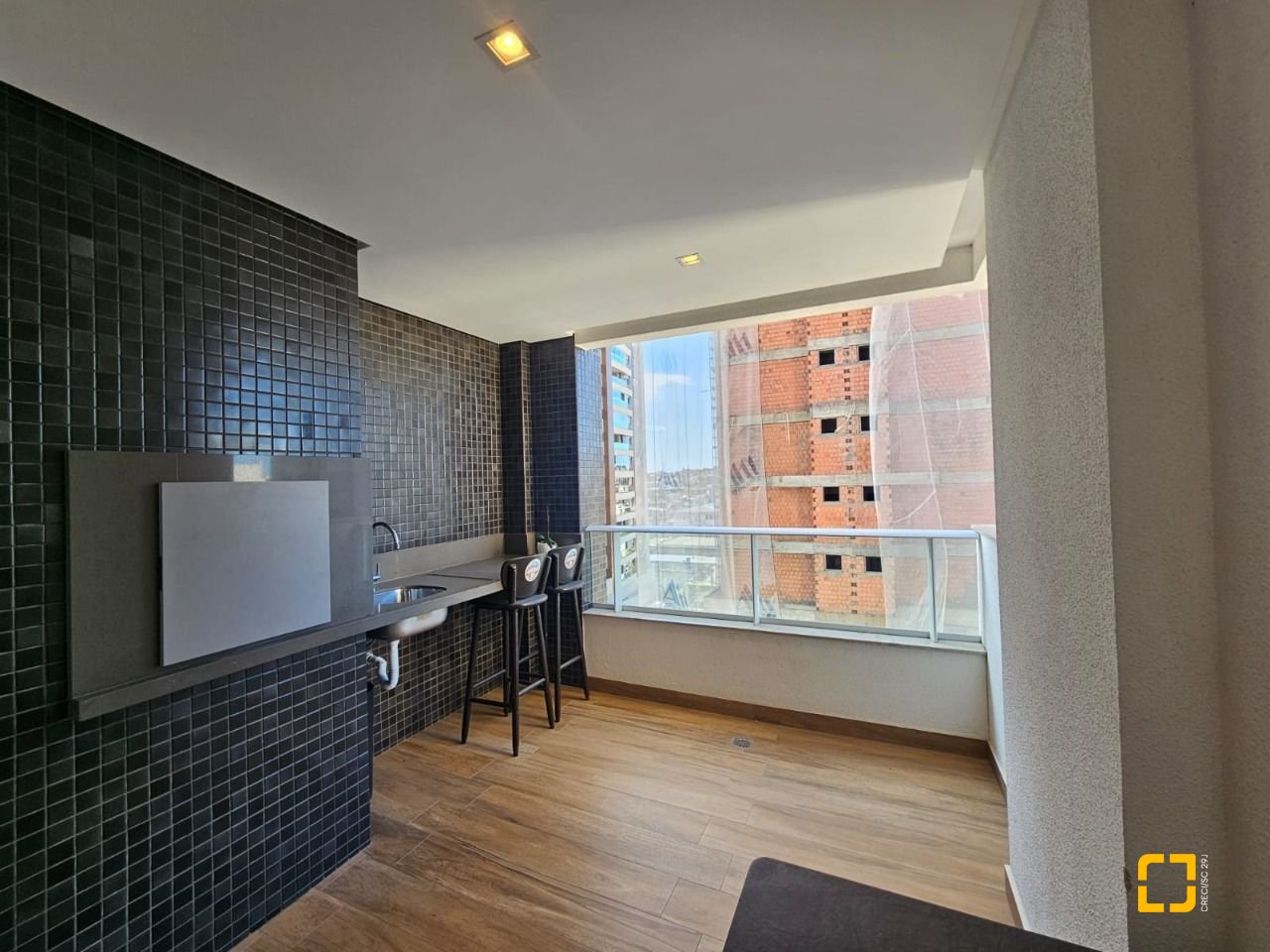 Apartamento com 107m², 3 quartos (sendo 1 suíte), 2 garagens, no bairro Campinas em São José