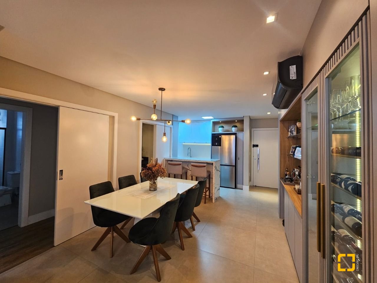 Apartamento com 107m², 3 quartos (sendo 1 suíte), 2 garagens, no bairro Campinas em São José