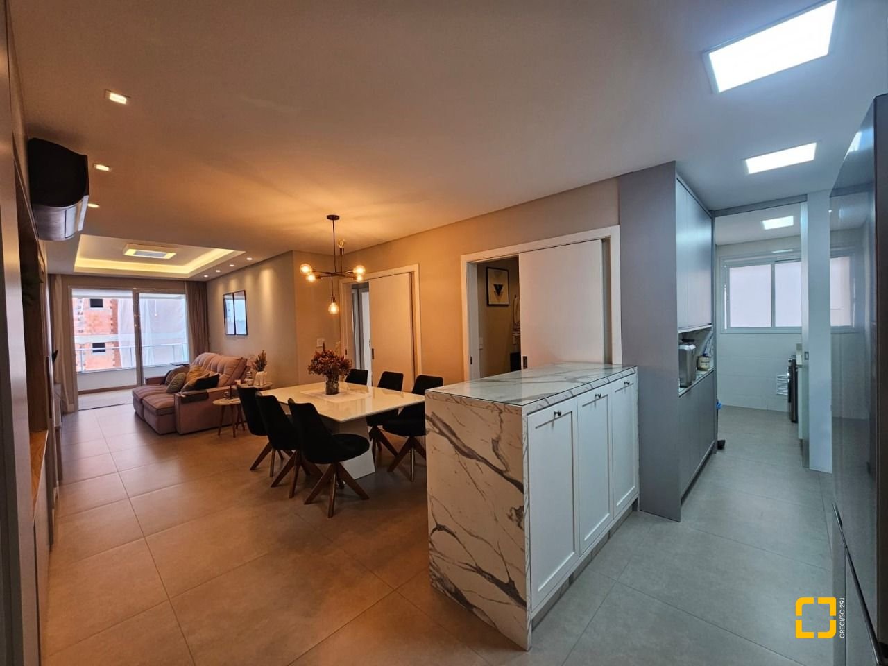 Apartamento com 107m², 3 quartos (sendo 1 suíte), 2 garagens, no bairro Campinas em São José