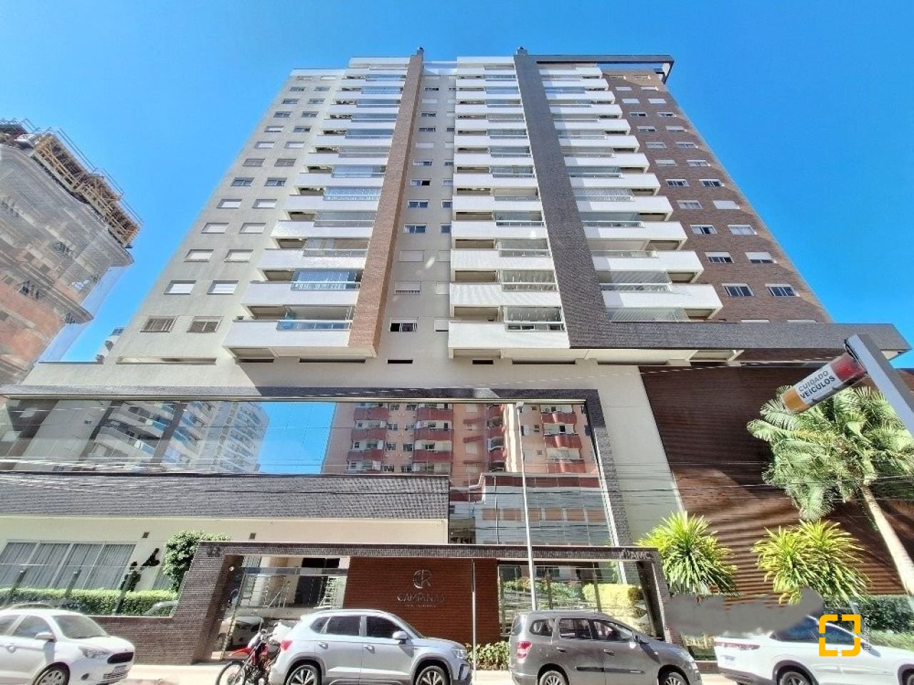 Apartamento com 107m², 3 quartos (sendo 1 suíte), 2 garagens, no bairro Campinas em São José