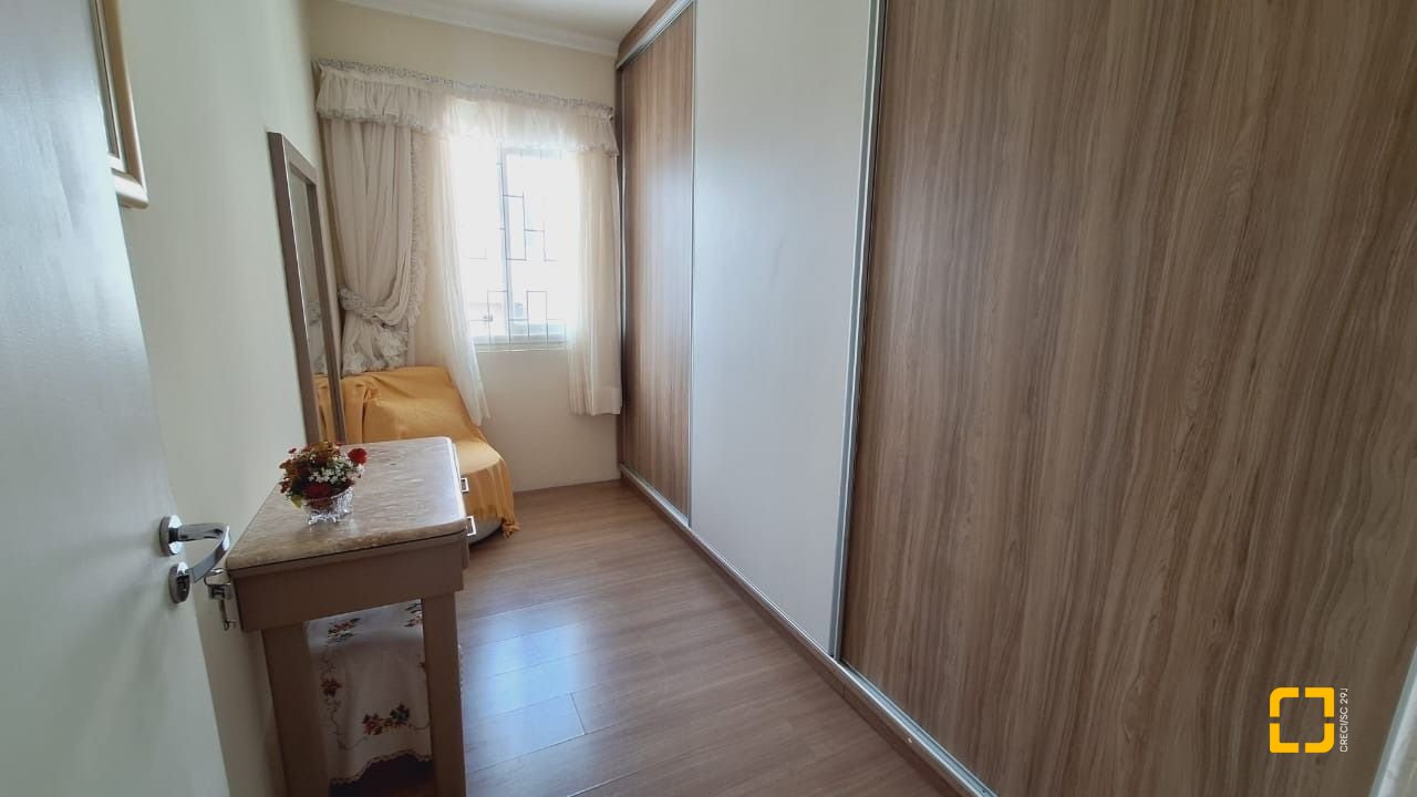 Casa com 185m², 5 quartos (sendo 1 suíte), 2 garagens, no bairro Capoeiras em Florianópolis