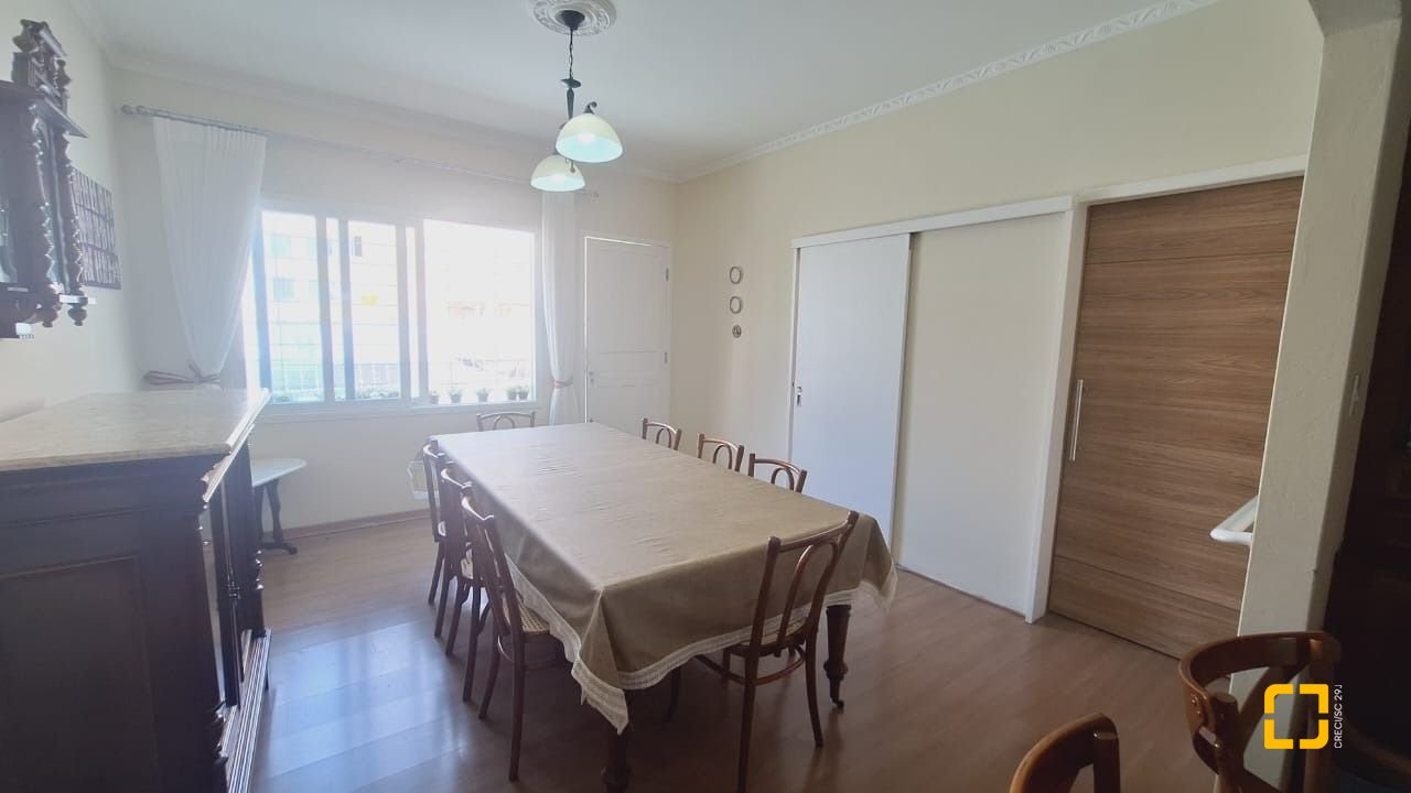 Casa com 185m², 5 quartos (sendo 1 suíte), 2 garagens, no bairro Capoeiras em Florianópolis