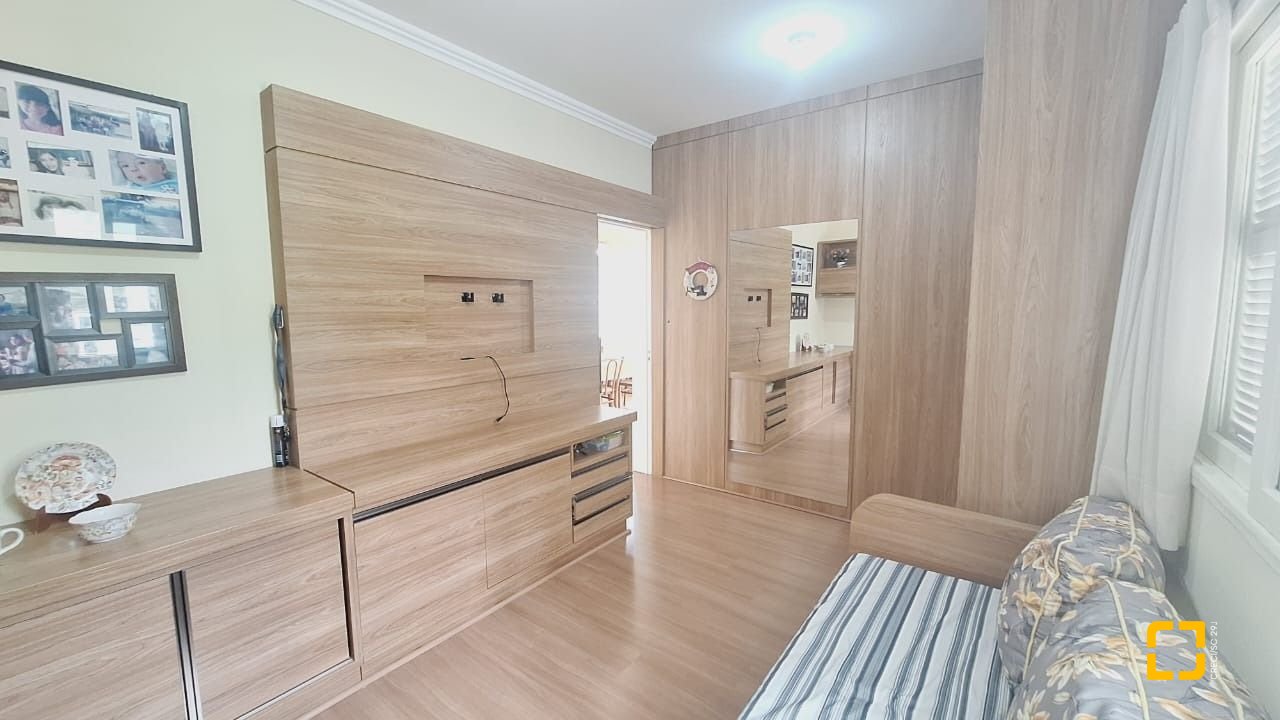 Casa com 185m², 5 quartos (sendo 1 suíte), 2 garagens, no bairro Capoeiras em Florianópolis