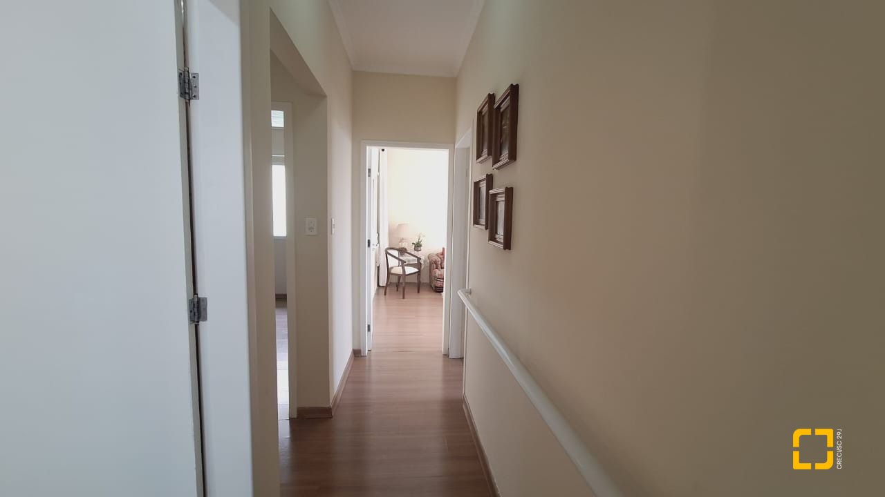 Casa com 185m², 5 quartos (sendo 1 suíte), 2 garagens, no bairro Capoeiras em Florianópolis