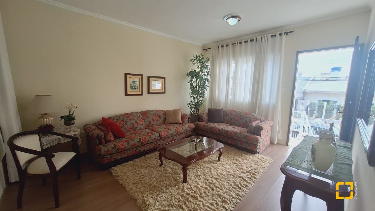 Casa com 185m², 5 quartos (sendo 1 suíte), 2 garagens, no bairro Capoeiras em Florianópolis