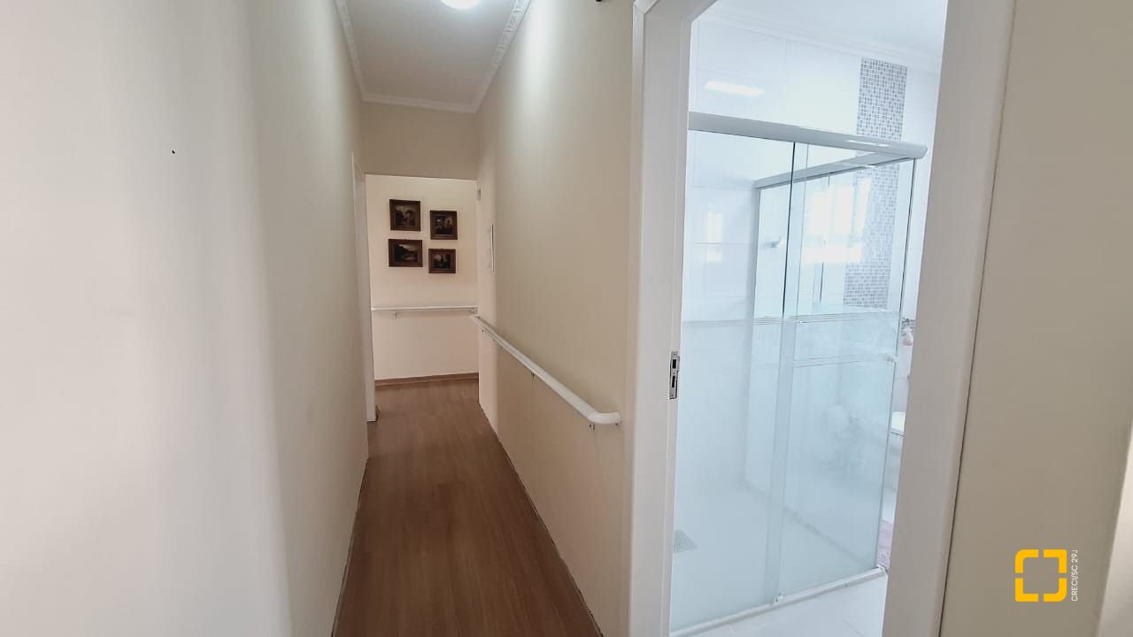 Casa com 185m², 5 quartos (sendo 1 suíte), 2 garagens, no bairro Capoeiras em Florianópolis