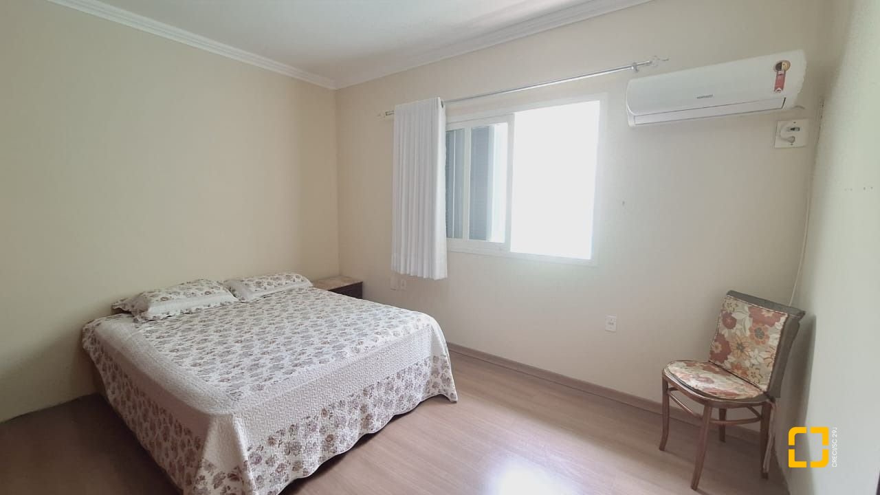 Casa com 185m², 5 quartos (sendo 1 suíte), 2 garagens, no bairro Capoeiras em Florianópolis
