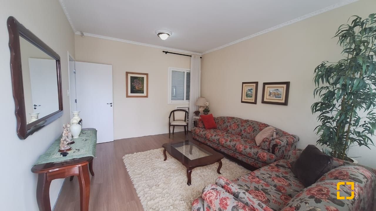 Casa com 185m², 5 quartos (sendo 1 suíte), 2 garagens, no bairro Capoeiras em Florianópolis