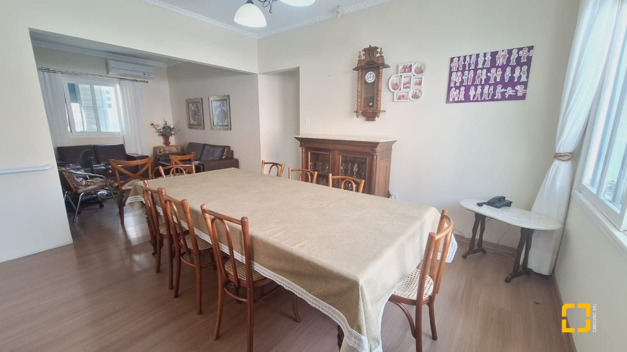 Casa com 185m², 5 quartos (sendo 1 suíte), 2 garagens, no bairro Capoeiras em Florianópolis