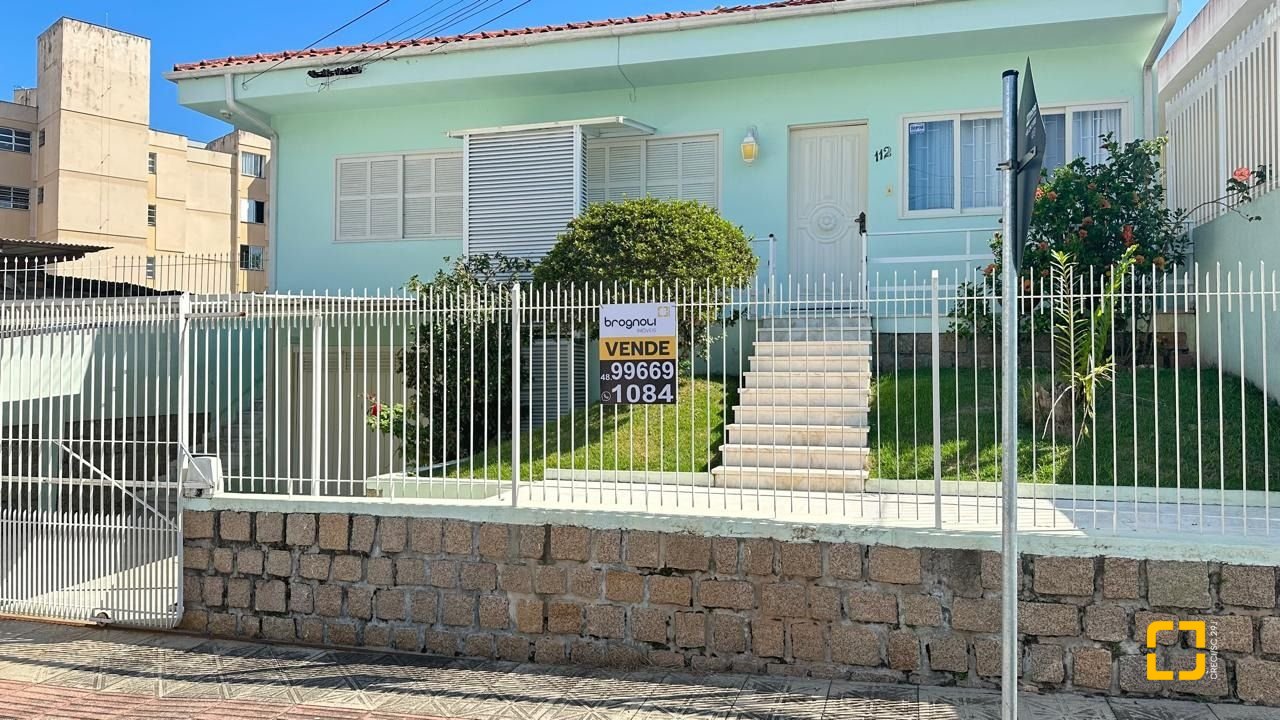 Casa com 185m², 5 quartos (sendo 1 suíte), 2 garagens, no bairro Capoeiras em Florianópolis