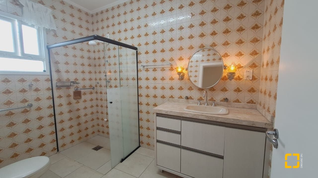 Casa com 185m², 5 quartos (sendo 1 suíte), 2 garagens, no bairro Capoeiras em Florianópolis