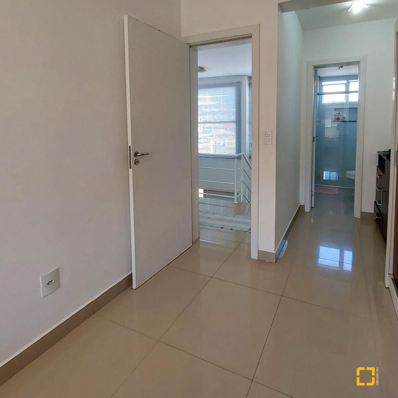 Casa com 99m², 4 quartos (sendo 2 suítes), 2 garagens, no bairro Ribeirão da Ilha em Florianópolis