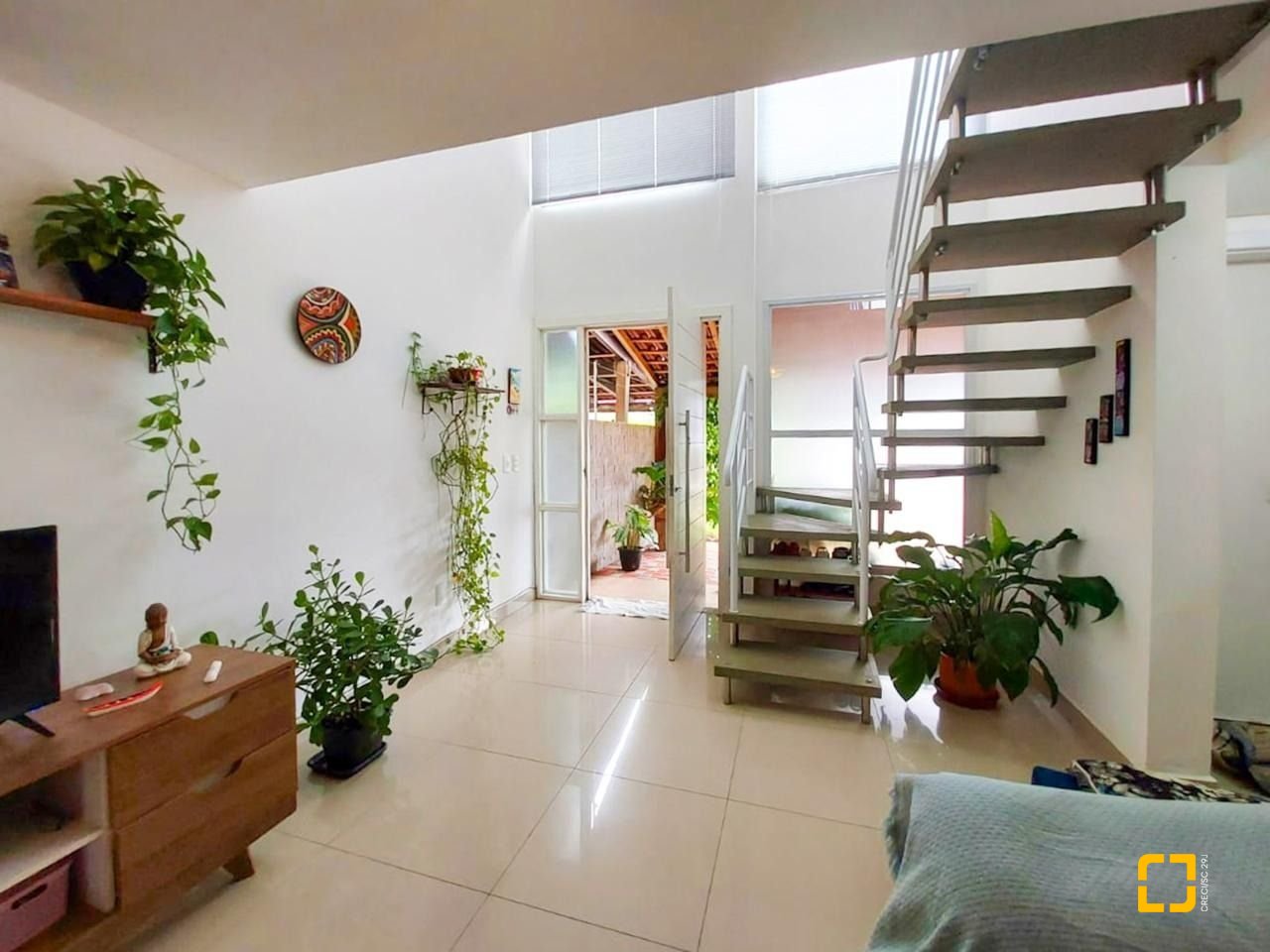 Casa com 99m², 4 quartos (sendo 2 suítes), 2 garagens, no bairro Ribeirão da Ilha em Florianópolis
