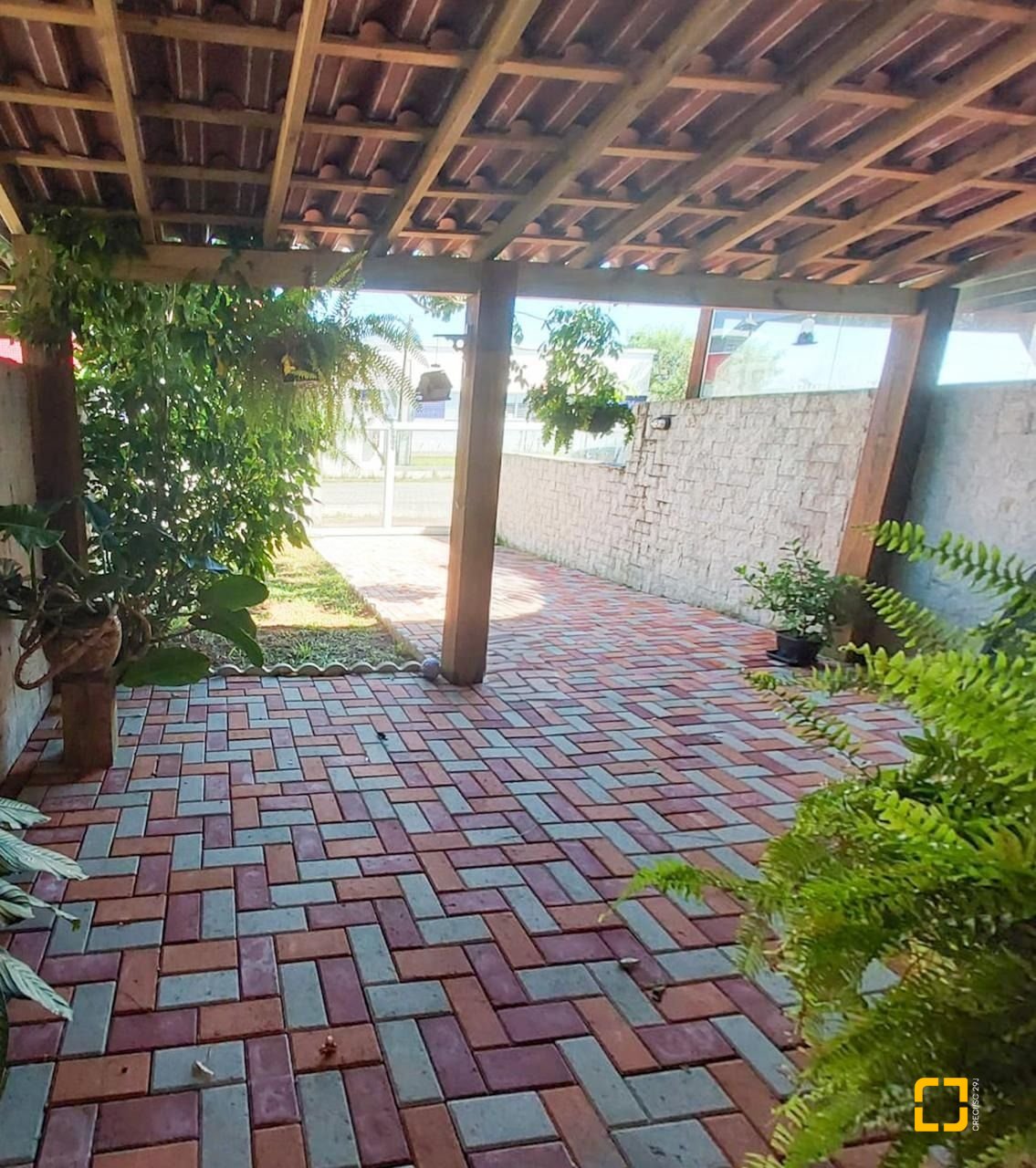Casa com 99m², 4 quartos (sendo 2 suítes), 2 garagens, no bairro Ribeirão da Ilha em Florianópolis
