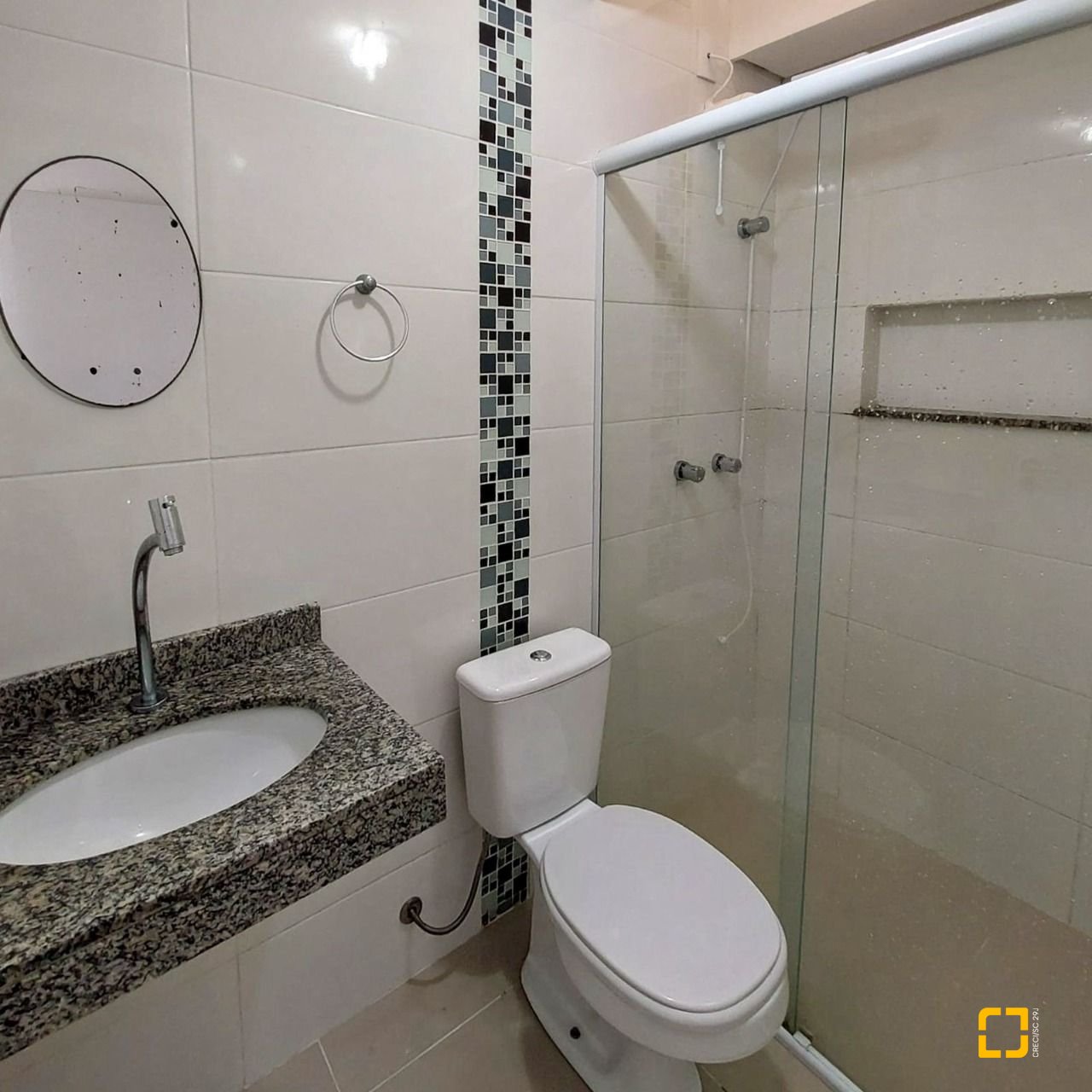 Casa com 99m², 4 quartos (sendo 2 suítes), 2 garagens, no bairro Ribeirão da Ilha em Florianópolis