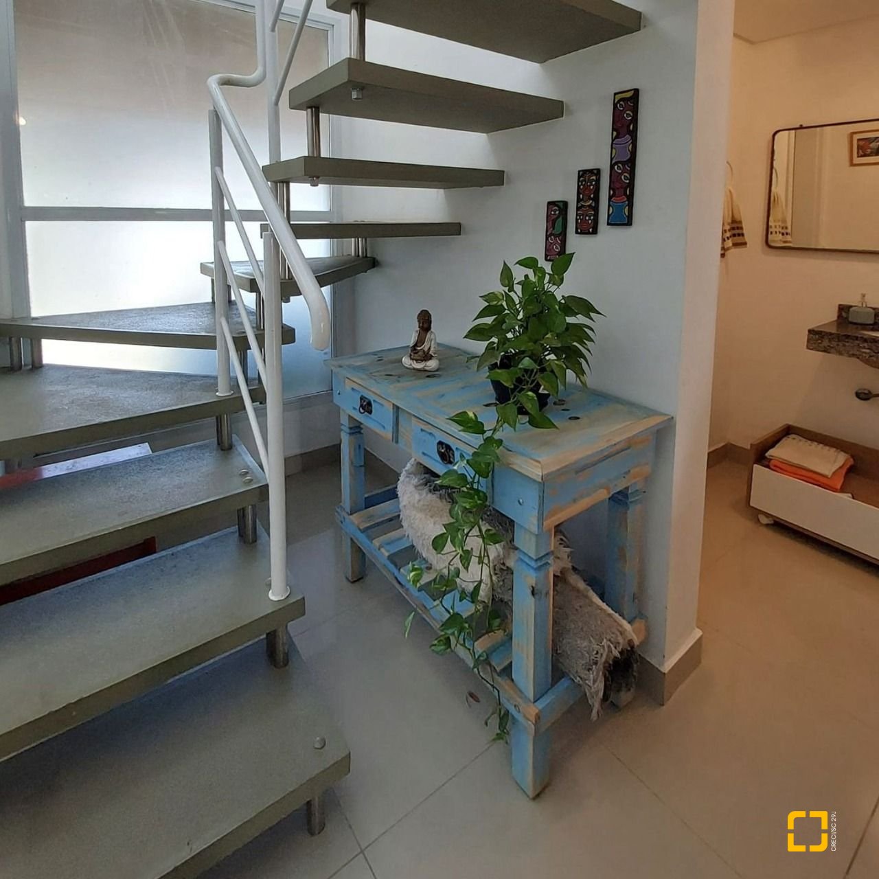 Casa com 99m², 4 quartos (sendo 2 suítes), 2 garagens, no bairro Ribeirão da Ilha em Florianópolis