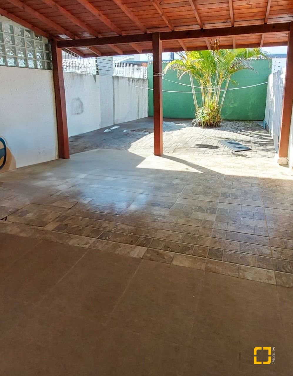 Casa com 99m², 4 quartos (sendo 2 suítes), 2 garagens, no bairro Ribeirão da Ilha em Florianópolis