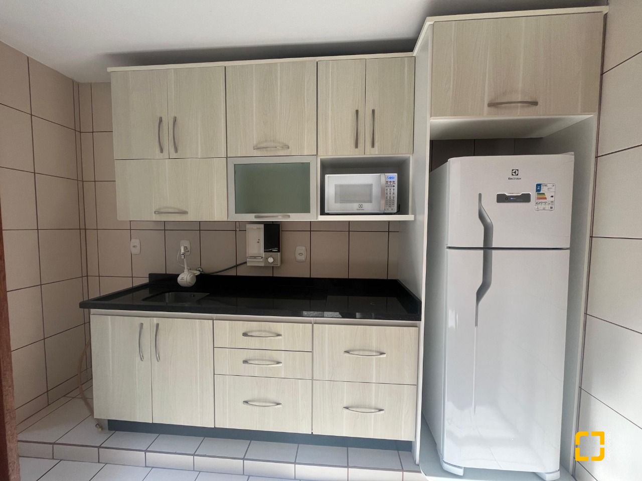 Apartamento com 45m², 2 quartos (sendo 1 suíte), 1 garagem, no bairro Carvoeira em Florianópolis