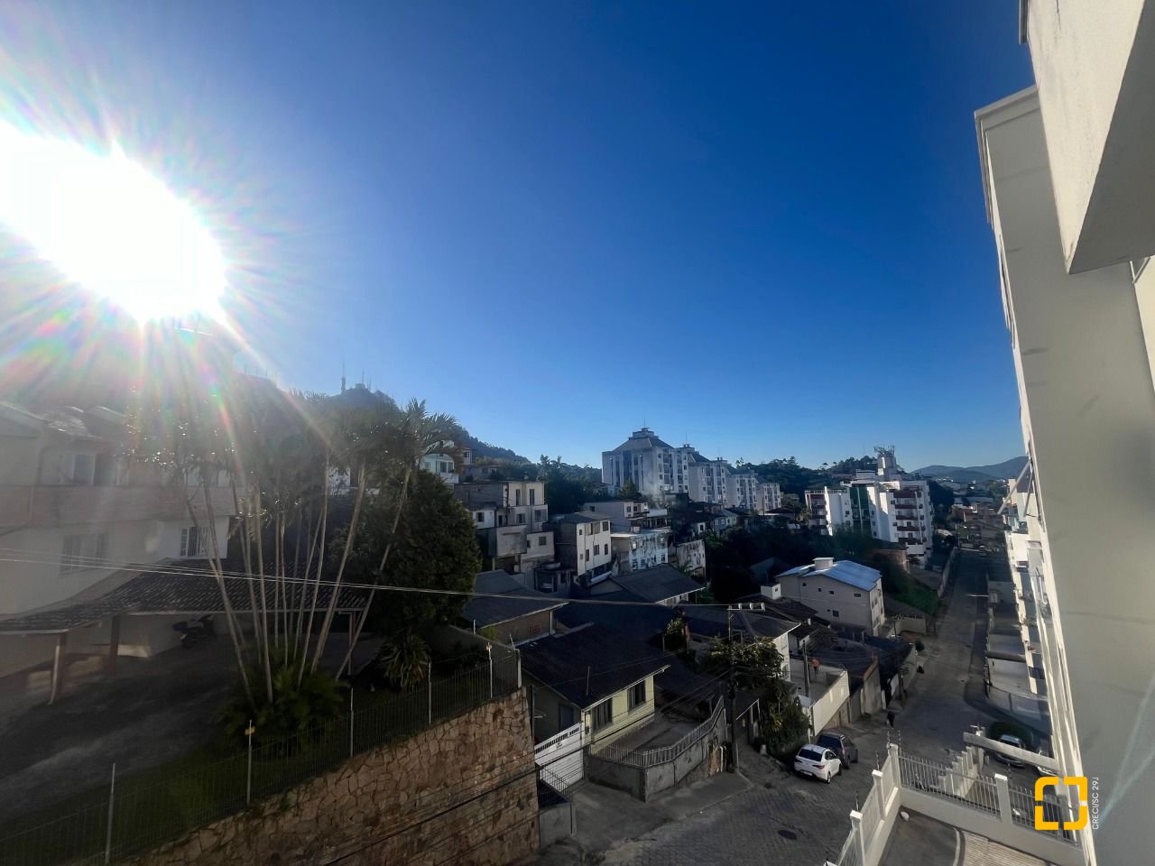 Apartamento com 45m², 2 quartos (sendo 1 suíte), 1 garagem, no bairro Carvoeira em Florianópolis