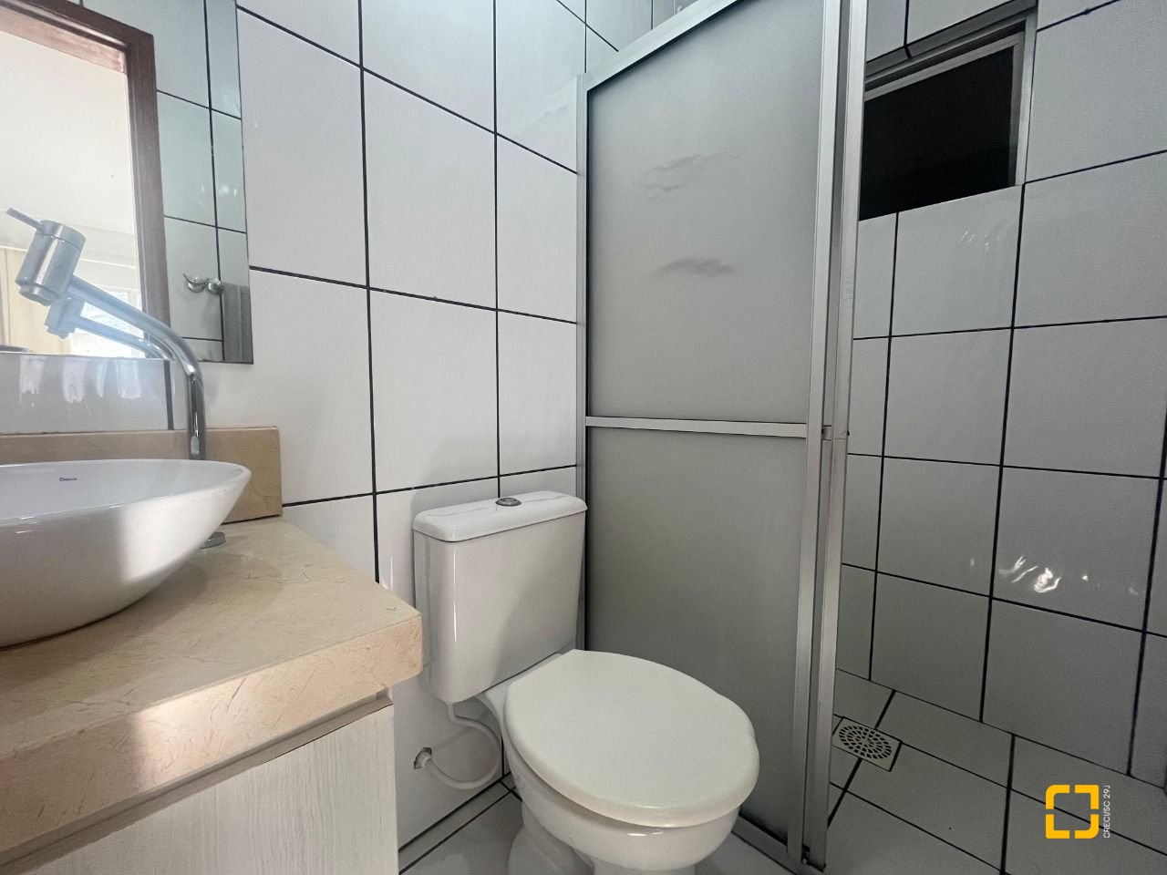 Apartamento com 45m², 2 quartos (sendo 1 suíte), 1 garagem, no bairro Carvoeira em Florianópolis