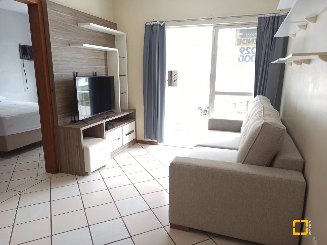 Apartamento com 45m², 2 quartos (sendo 1 suíte), 1 garagem, no bairro Carvoeira em Florianópolis