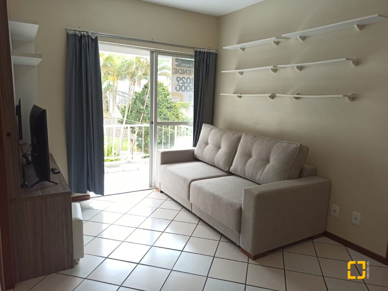 Apartamento com 45m², 2 quartos (sendo 1 suíte), 1 garagem, no bairro Carvoeira em Florianópolis