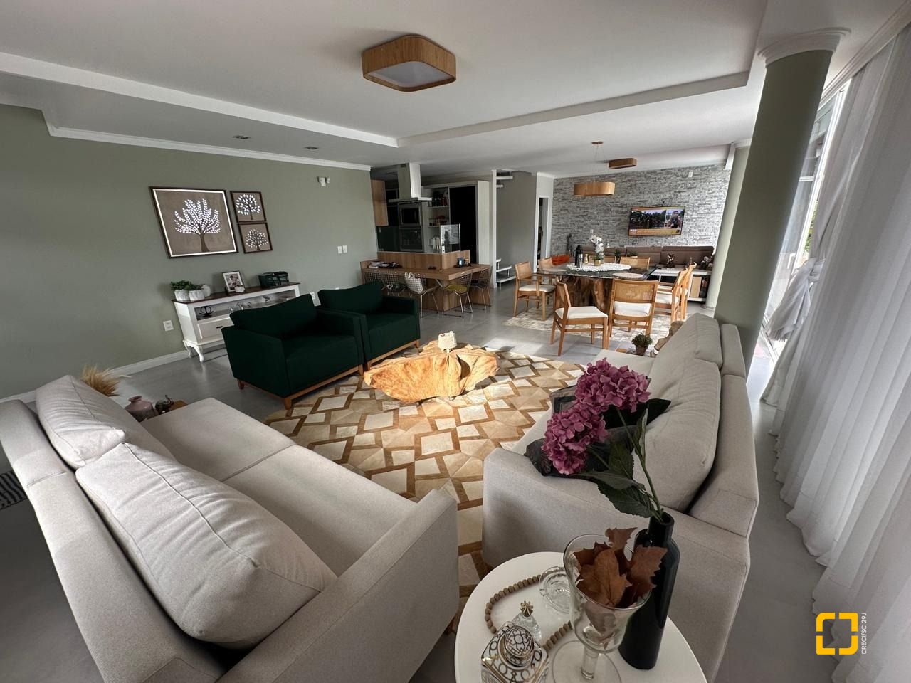 Casa com 365m², 6 quartos (sendo 3 suítes), 11 garagens, no bairro Beiramar em Florianópolis