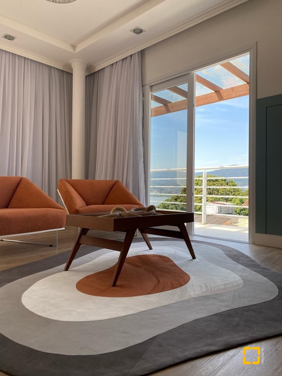 Casa com 365m², 3 quartos (sendo 3 suítes), 11 garagens, no bairro Beiramar em Florianópolis