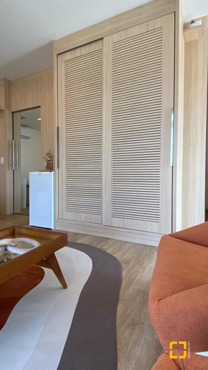 Casa com 365m², 3 quartos (sendo 3 suítes), 11 garagens, no bairro Beiramar em Florianópolis