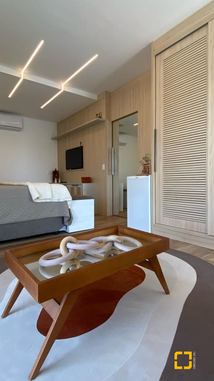 Casa com 365m², 3 quartos (sendo 3 suítes), 11 garagens, no bairro Beiramar em Florianópolis