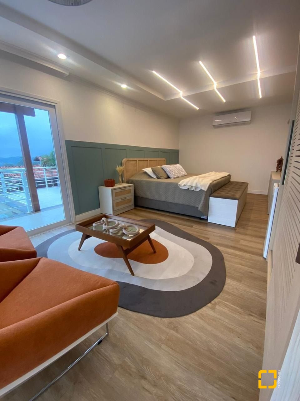 Casa com 365m², 3 quartos (sendo 3 suítes), 11 garagens, no bairro Beiramar em Florianópolis