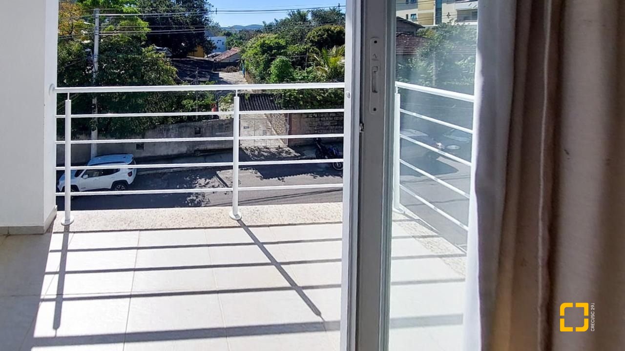 Casa com 322m², 6 quartos (sendo 3 suítes), 2 garagens, no bairro Lagoa da Conceição em Florianópolis