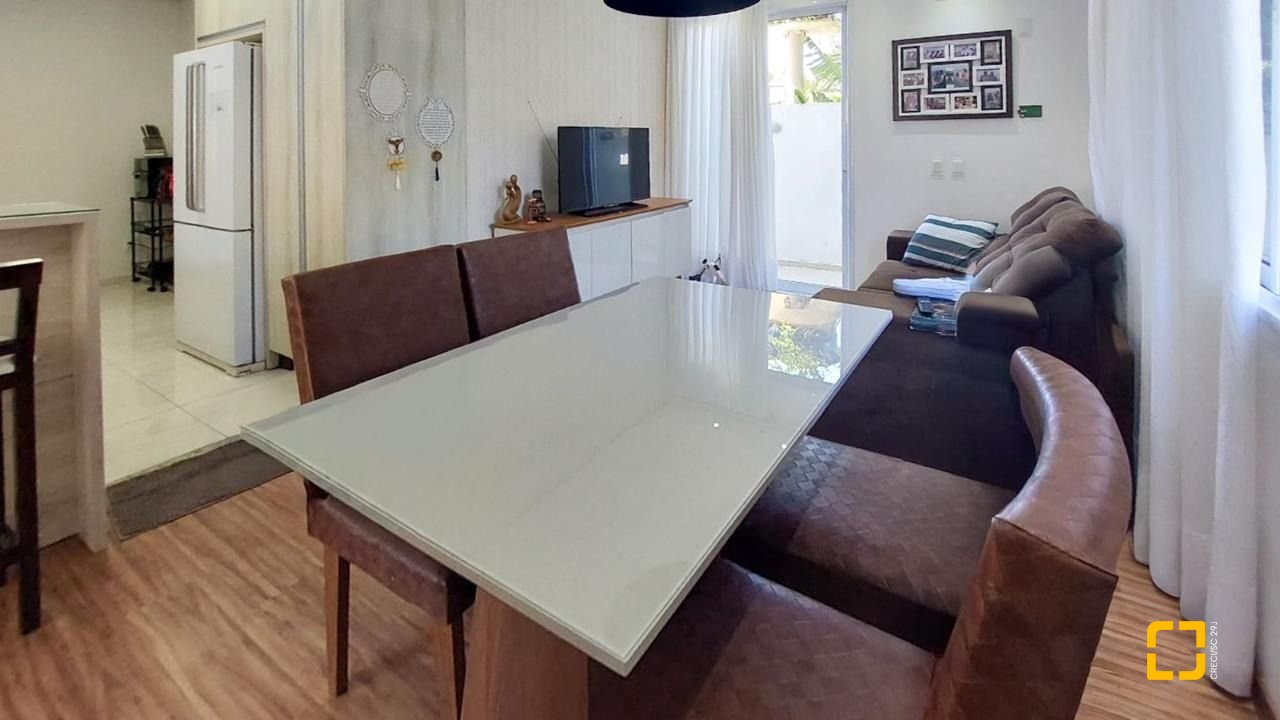 Casa com 322m², 6 quartos (sendo 3 suítes), 2 garagens, no bairro Lagoa da Conceição em Florianópolis