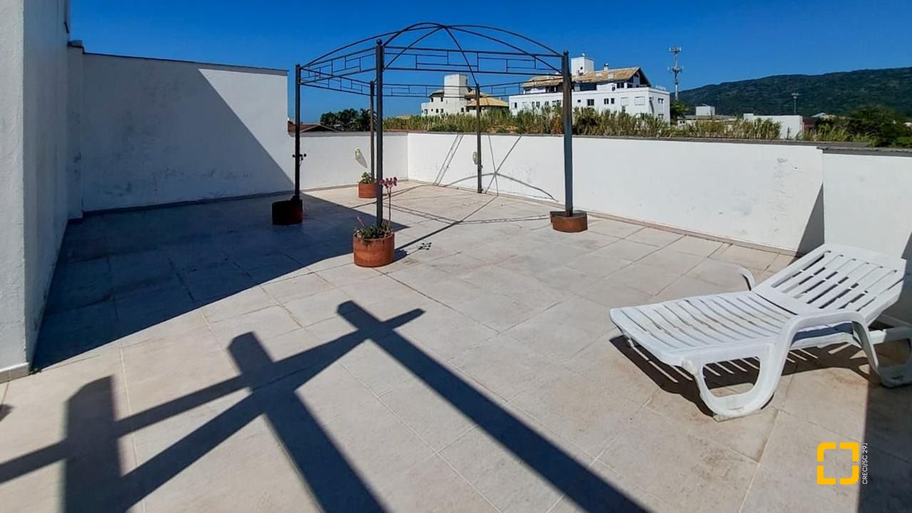 Casa com 322m², 6 quartos (sendo 3 suítes), 2 garagens, no bairro Lagoa da Conceição em Florianópolis