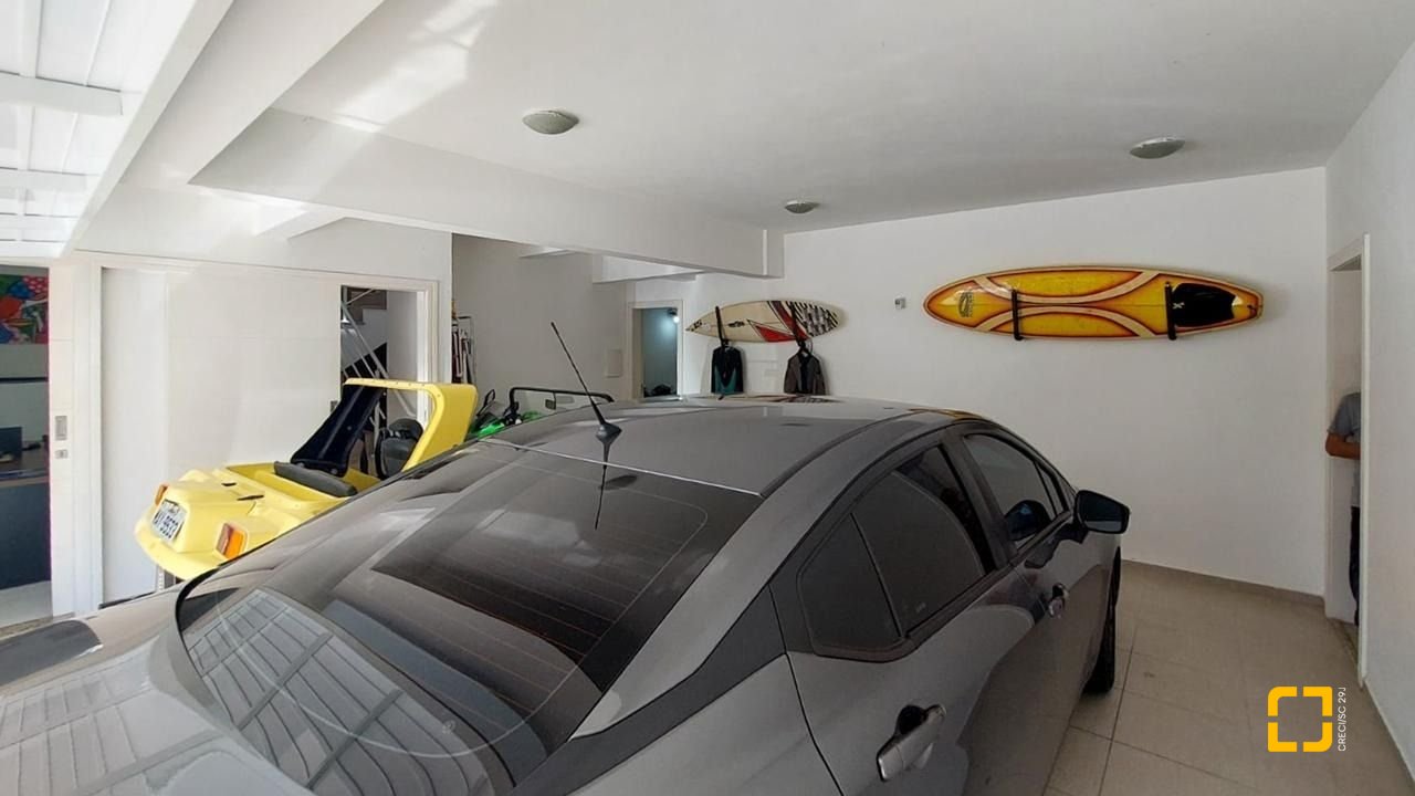 Casa com 322m², 6 quartos (sendo 3 suítes), 2 garagens, no bairro Lagoa da Conceição em Florianópolis