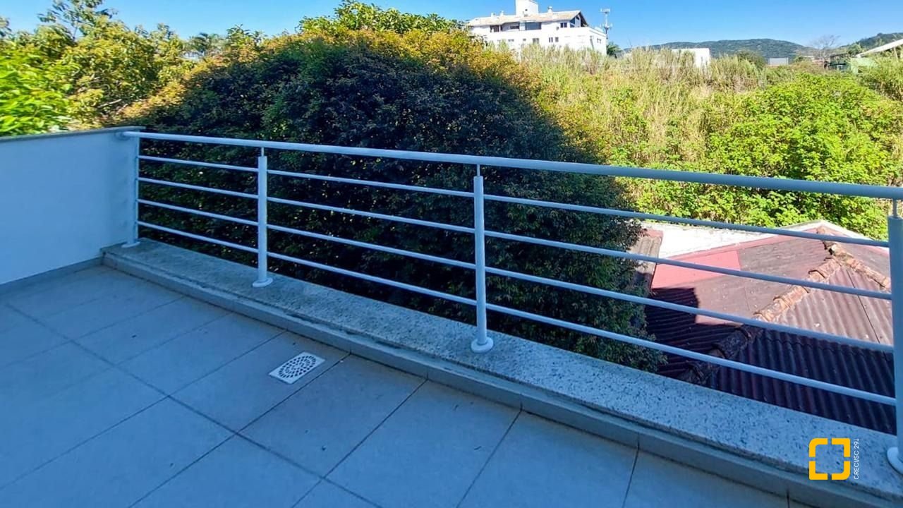 Casa com 322m², 6 quartos (sendo 3 suítes), 2 garagens, no bairro Lagoa da Conceição em Florianópolis