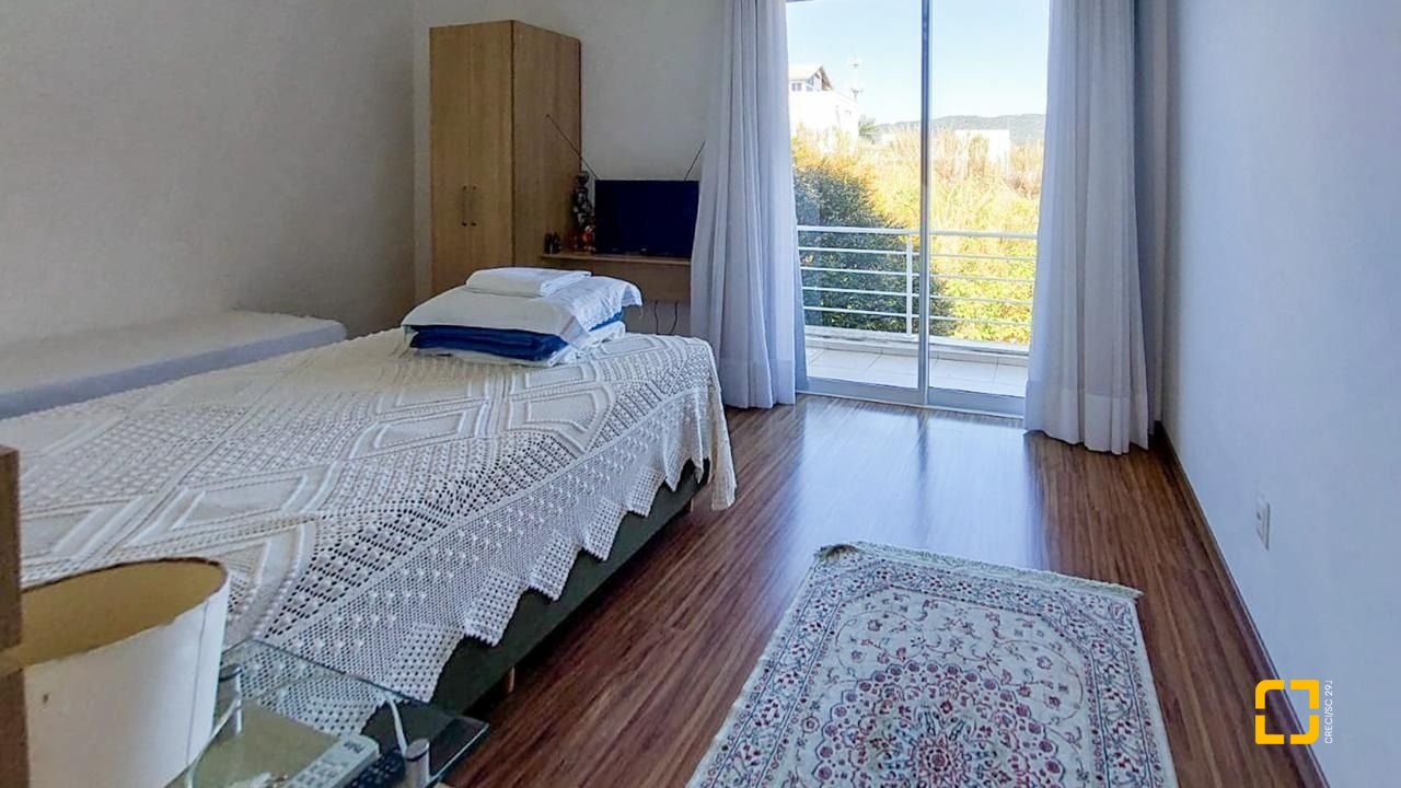 Casa com 322m², 6 quartos (sendo 3 suítes), 2 garagens, no bairro Lagoa da Conceição em Florianópolis