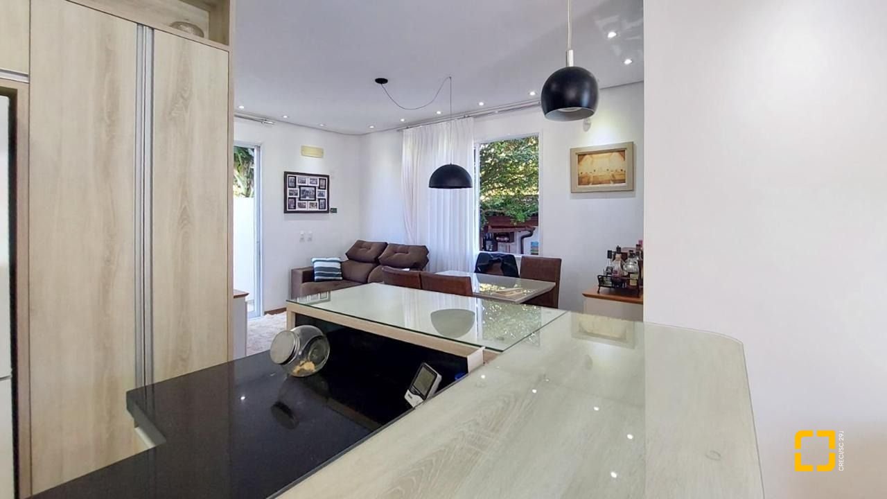 Casa com 322m², 6 quartos (sendo 3 suítes), 2 garagens, no bairro Lagoa da Conceição em Florianópolis