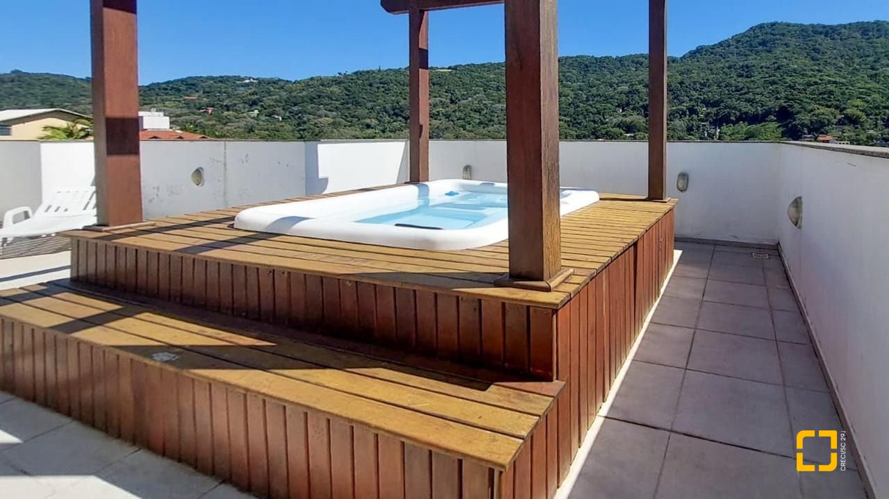 Casa com 322m², 6 quartos (sendo 3 suítes), 2 garagens, no bairro Lagoa da Conceição em Florianópolis