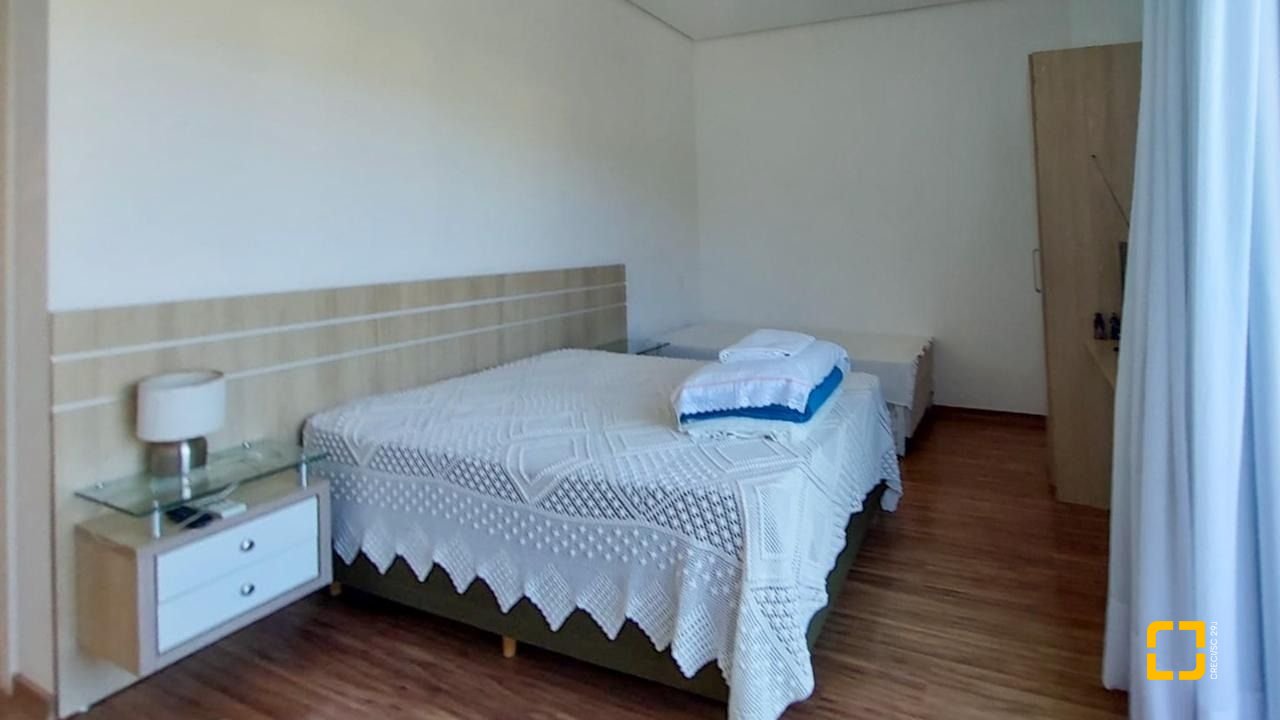 Casa com 322m², 6 quartos (sendo 3 suítes), 2 garagens, no bairro Lagoa da Conceição em Florianópolis