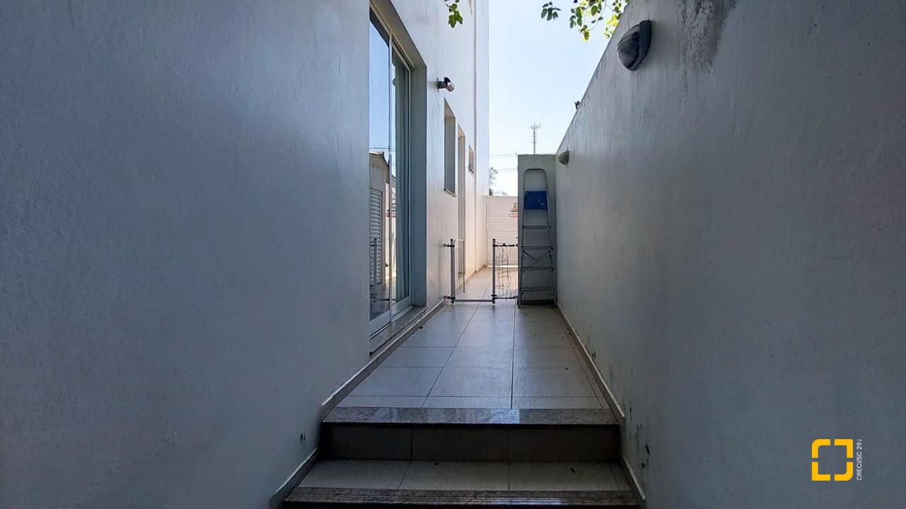 Casa com 322m², 6 quartos (sendo 3 suítes), 2 garagens, no bairro Lagoa da Conceição em Florianópolis