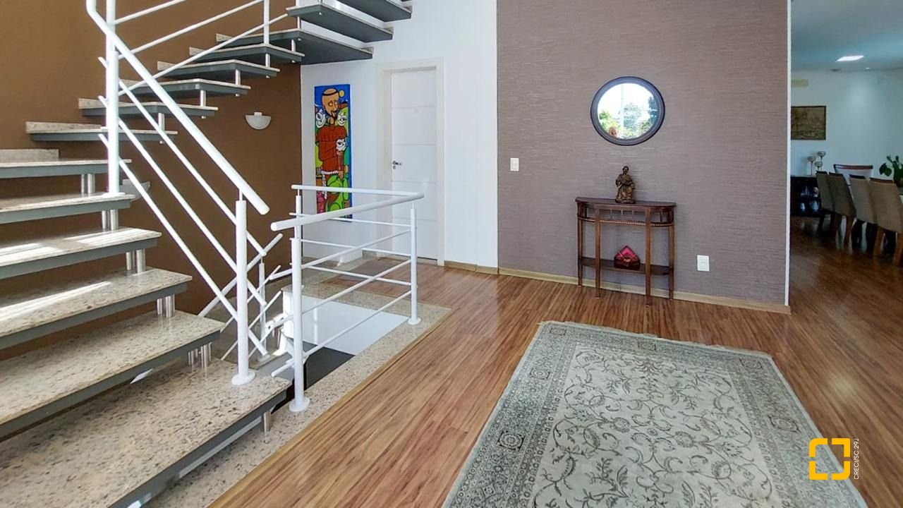 Casa com 322m², 6 quartos (sendo 3 suítes), 2 garagens, no bairro Lagoa da Conceição em Florianópolis
